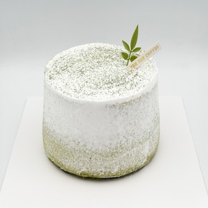 50% Frosted Chiffon Cake with Crumb Coat